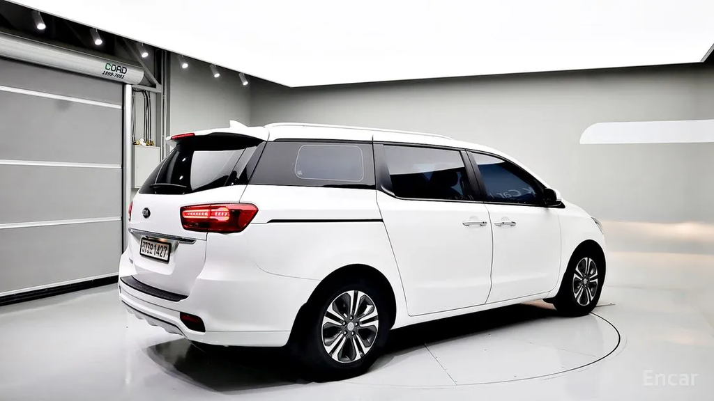 KIA Carnival III, 2020 год, 2 490 000 рублей, 1 фотография