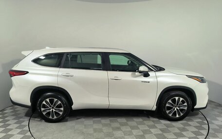 Toyota Highlander, 2023 год, 6 900 000 рублей, 8 фотография