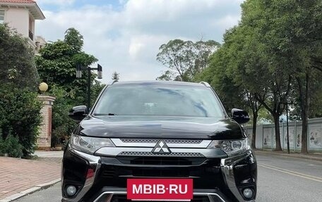 Mitsubishi Outlander III рестайлинг 3, 2020 год, 1 730 000 рублей, 2 фотография