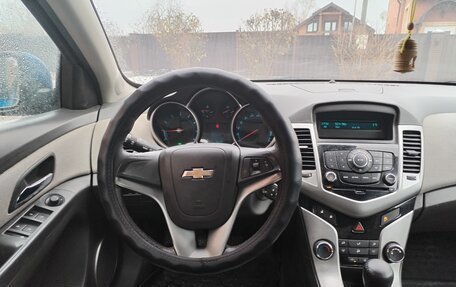 Chevrolet Cruze II, 2009 год, 650 000 рублей, 13 фотография