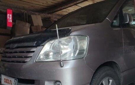 Toyota Noah III, 2002 год, 990 000 рублей, 3 фотография