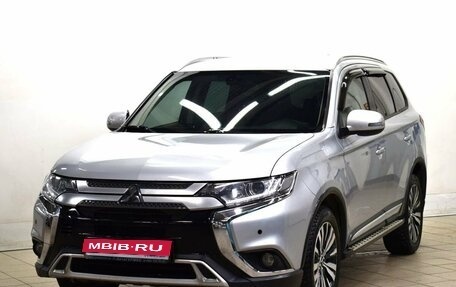 Mitsubishi Outlander III рестайлинг 3, 2019 год, 2 549 000 рублей, 1 фотография