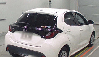 Toyota Yaris, 2021 год, 990 000 рублей, 6 фотография