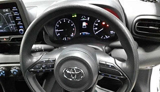 Toyota Yaris, 2021 год, 990 000 рублей, 7 фотография