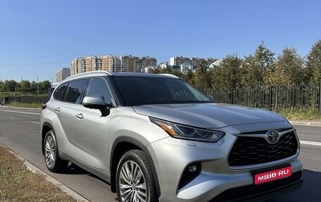 Toyota Highlander, 2023 год, 6 750 000 рублей, 1 фотография