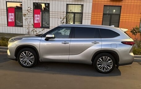 Toyota Highlander, 2023 год, 6 750 000 рублей, 16 фотография