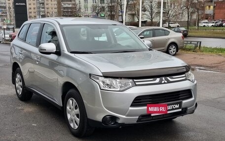 Mitsubishi Outlander III рестайлинг 3, 2012 год, 1 990 000 рублей, 6 фотография