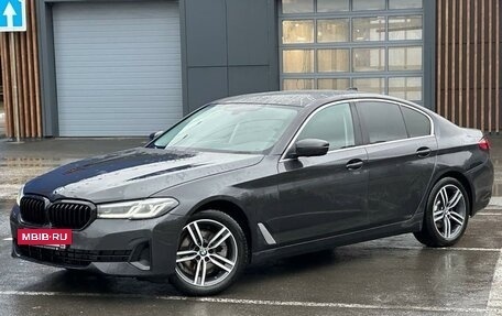 BMW 5 серия, 2020 год, 3 690 000 рублей, 2 фотография