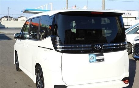 Toyota Voxy, 2024 год, 4 885 000 рублей, 7 фотография