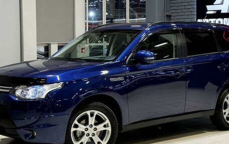 Mitsubishi Outlander III рестайлинг 3, 2013 год, 1 857 000 рублей, 2 фотография