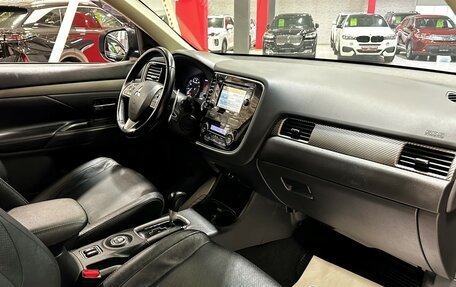 Mitsubishi Outlander III рестайлинг 3, 2013 год, 1 857 000 рублей, 15 фотография