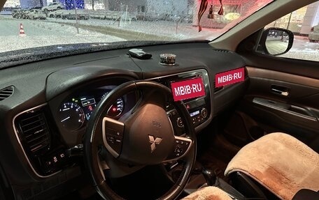 Mitsubishi Outlander III рестайлинг 3, 2013 год, 1 550 000 рублей, 6 фотография