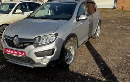 Renault Sandero II рестайлинг, 2015 год, 880 000 рублей, 2 фотография