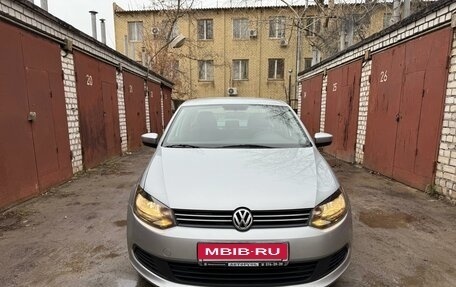 Volkswagen Polo VI (EU Market), 2014 год, 975 000 рублей, 2 фотография