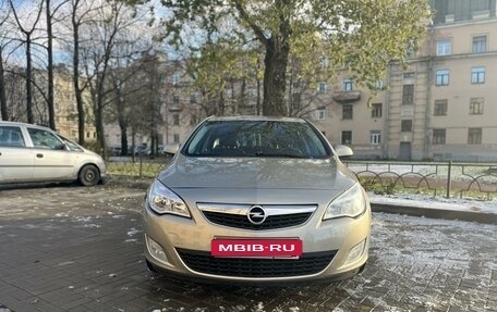 Opel Astra J, 2012 год, 770 000 рублей, 1 фотография