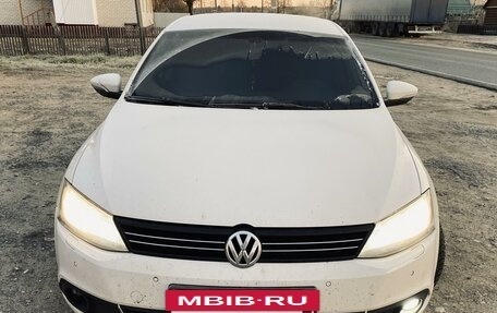 Volkswagen Jetta VI, 2011 год, 950 000 рублей, 2 фотография