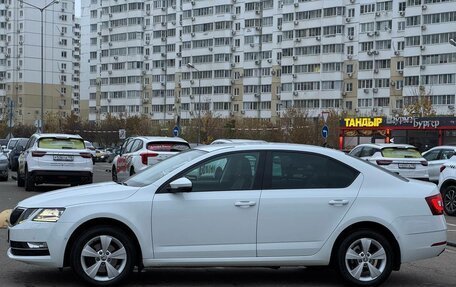 Skoda Octavia, 2018 год, 1 990 000 рублей, 6 фотография