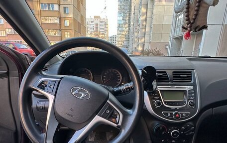 Hyundai Solaris II рестайлинг, 2011 год, 650 000 рублей, 10 фотография