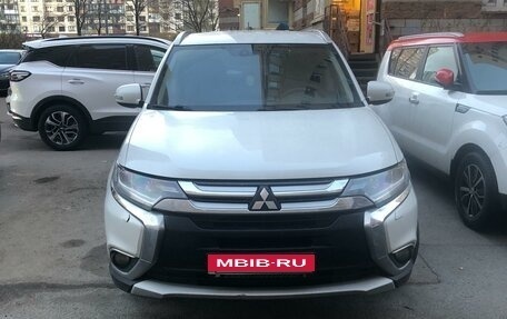 Mitsubishi Outlander III рестайлинг 3, 2015 год, 1 650 000 рублей, 1 фотография