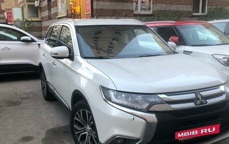 Mitsubishi Outlander III рестайлинг 3, 2015 год, 1 650 000 рублей, 3 фотография