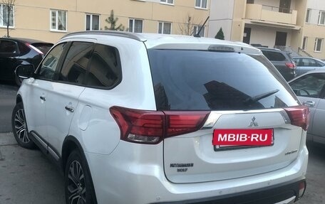 Mitsubishi Outlander III рестайлинг 3, 2015 год, 1 650 000 рублей, 6 фотография