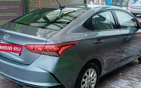 Hyundai Solaris II рестайлинг, 2021 год, 1 700 000 рублей, 2 фотография