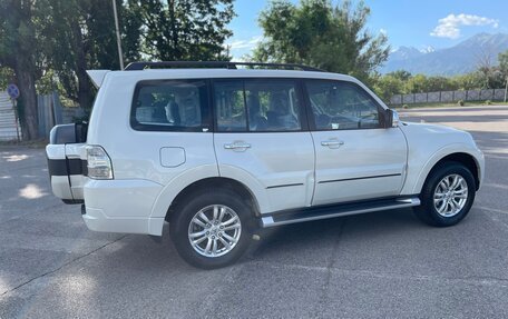 Mitsubishi Pajero IV, 2019 год, 4 000 000 рублей, 2 фотография