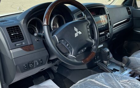 Mitsubishi Pajero IV, 2019 год, 4 000 000 рублей, 11 фотография