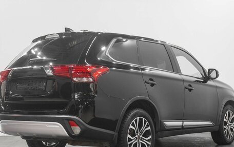 Mitsubishi Outlander III рестайлинг 3, 2018 год, 2 379 000 рублей, 2 фотография