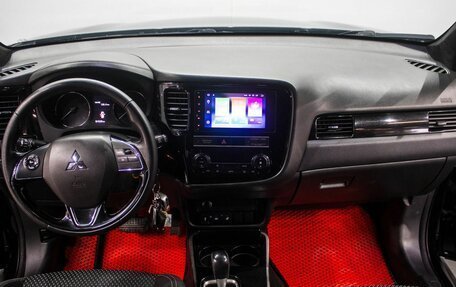 Mitsubishi Outlander III рестайлинг 3, 2018 год, 2 379 000 рублей, 8 фотография