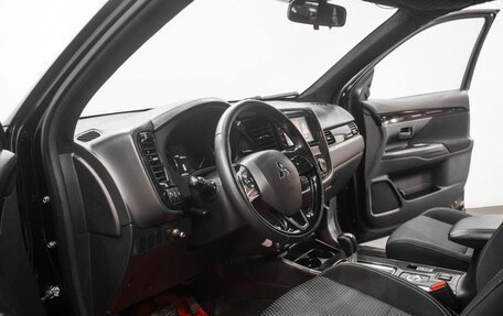 Mitsubishi Outlander III рестайлинг 3, 2018 год, 2 379 000 рублей, 6 фотография