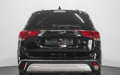 Mitsubishi Outlander III рестайлинг 3, 2018 год, 2 379 000 рублей, 17 фотография