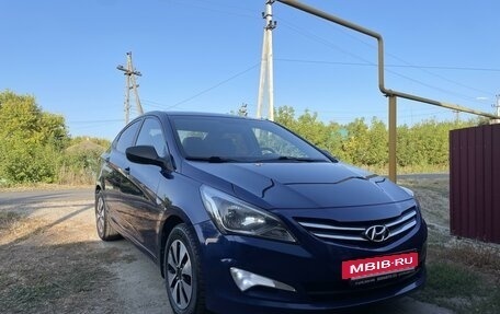 Hyundai Solaris II рестайлинг, 2015 год, 1 050 000 рублей, 3 фотография