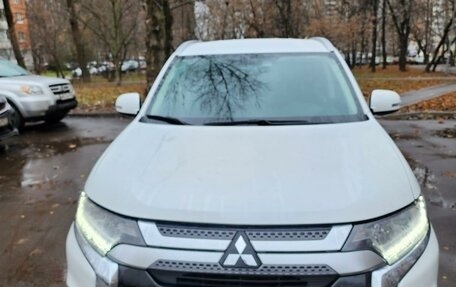 Mitsubishi Outlander III рестайлинг 3, 2019 год, 2 680 000 рублей, 1 фотография