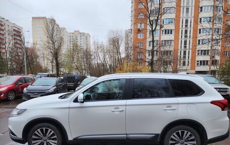 Mitsubishi Outlander III рестайлинг 3, 2019 год, 2 680 000 рублей, 4 фотография