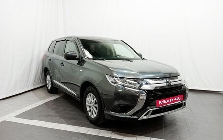 Mitsubishi Outlander III рестайлинг 3, 2018 год, 2 431 000 рублей, 3 фотография