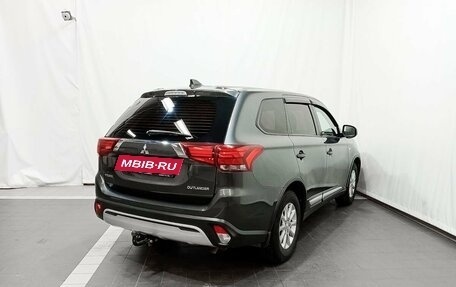 Mitsubishi Outlander III рестайлинг 3, 2018 год, 2 431 000 рублей, 5 фотография