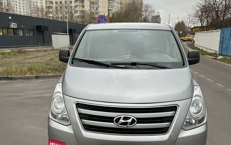 Hyundai H-1 II рестайлинг, 2012 год, 1 600 000 рублей, 2 фотография