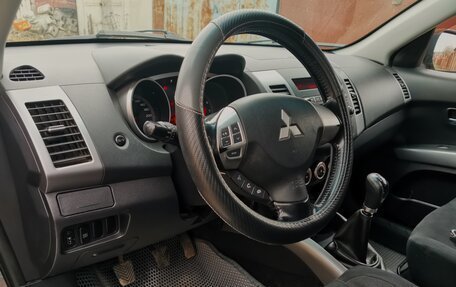 Mitsubishi Outlander III рестайлинг 3, 2008 год, 1 100 000 рублей, 18 фотография