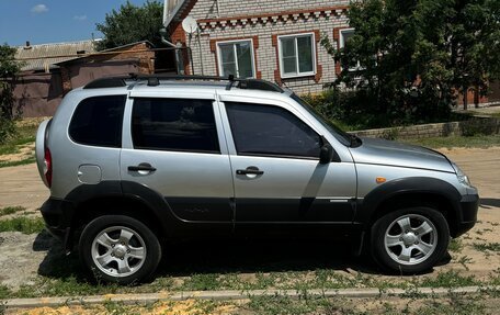 Chevrolet Niva I рестайлинг, 2010 год, 580 000 рублей, 4 фотография