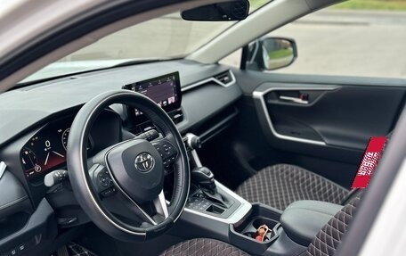 Toyota RAV4, 2023 год, 4 650 000 рублей, 4 фотография