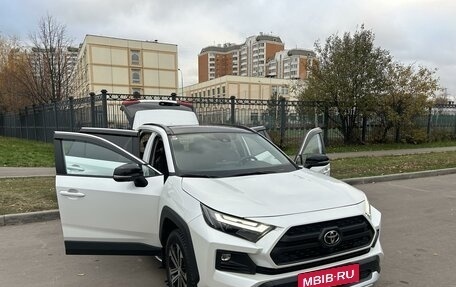 Toyota RAV4, 2023 год, 4 650 000 рублей, 14 фотография