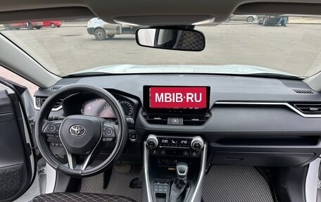 Toyota RAV4, 2023 год, 4 650 000 рублей, 8 фотография