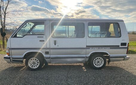 Toyota HiAce H50 H60 H70, 1988 год, 570 000 рублей, 3 фотография