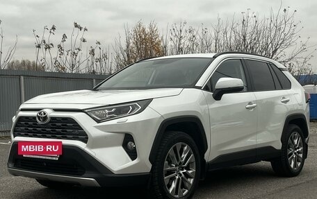 Toyota RAV4, 2022 год, 4 975 000 рублей, 2 фотография