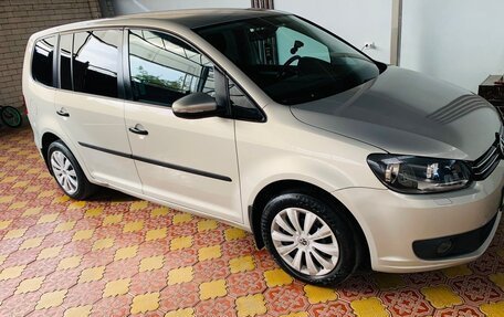 Volkswagen Touran III, 2011 год, 1 150 000 рублей, 2 фотография