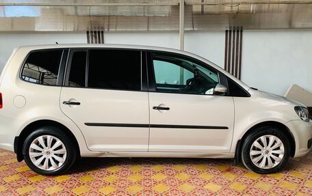 Volkswagen Touran III, 2011 год, 1 150 000 рублей, 3 фотография