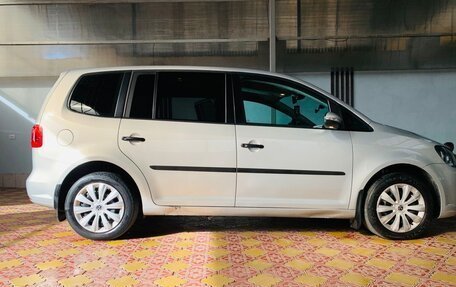 Volkswagen Touran III, 2011 год, 1 150 000 рублей, 5 фотография