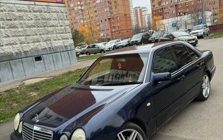 Mercedes-Benz E-Класс, 1997 год, 420 000 рублей, 1 фотография