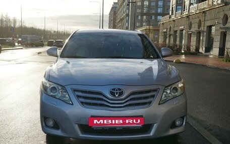 Toyota Camry, 2011 год, 1 800 000 рублей, 2 фотография